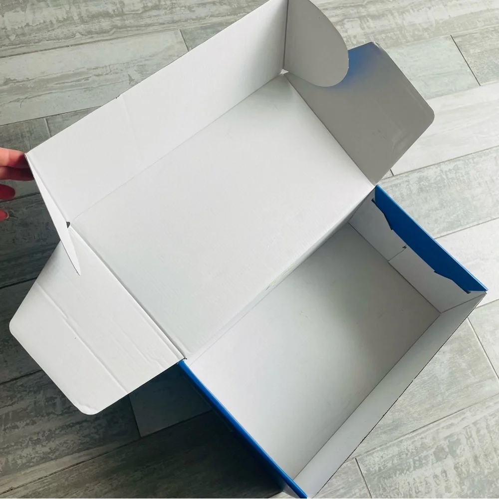 VINCE CAMUTO ROYAL BLUE EMPTY SHOEBOX
